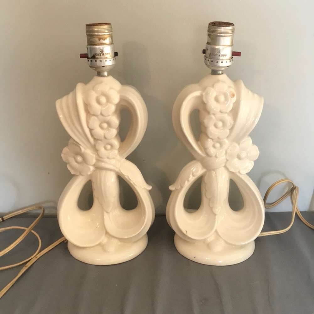 Pair VINTAGE 50’s dresser lamps Bows & Flowers